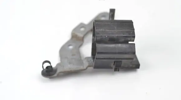 Volkswagen PASSAT B8 Other engine bay part 1K0971858