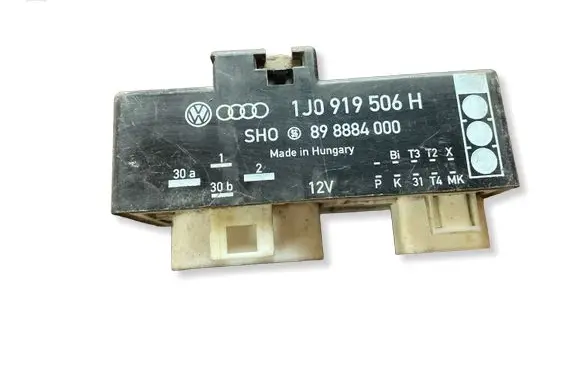Volkswagen Golf IV Coolant fan relay 1J0919506H