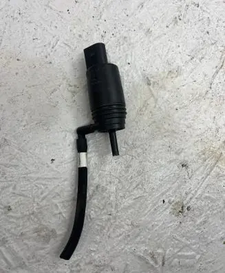 BMW 5 E60 E61 Windscreen/windshield washer pump 8377612