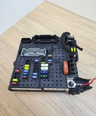 Volvo XC90 Fuse module 31314469 28242073 12W383
