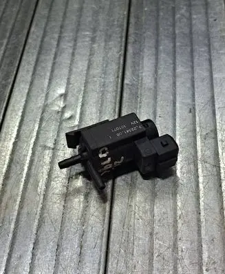 BMW 3 E90 E91 Turbo solenoid valve 72234108 10T071