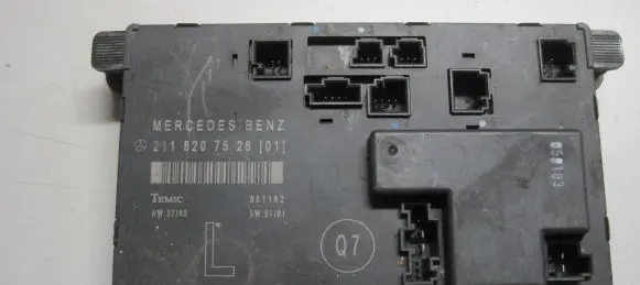 Mercedes-Benz E W211 Door control unit/module 2118207526