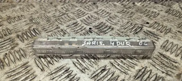 Toyota Yaris Third/center stoplight 11959