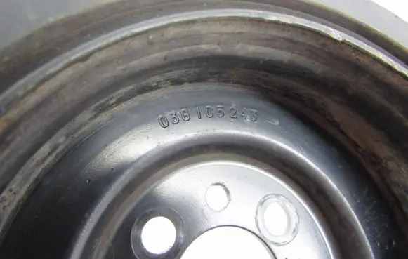 Volkswagen PASSAT B6 Crankshaft pulley 03G105243