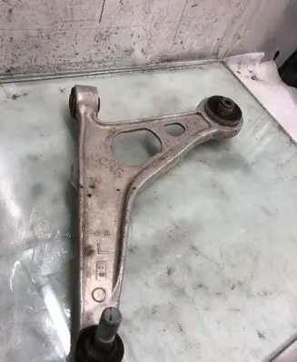 Nissan Qashqai J12 Front lower control arm/wishbone