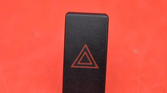 Toyota Avensis T270 Hazard light switch 15B279