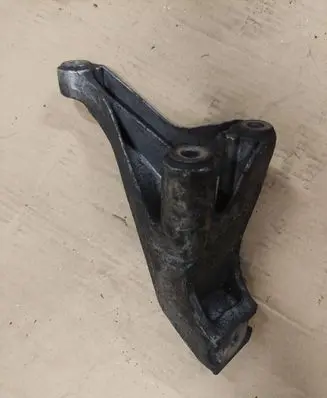 Audi A4 S4 B7 8E 8H Engine mounting bracket 8E0199307S