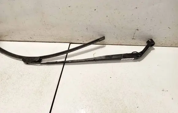 Toyota Auris 150 Front wiper blade arm