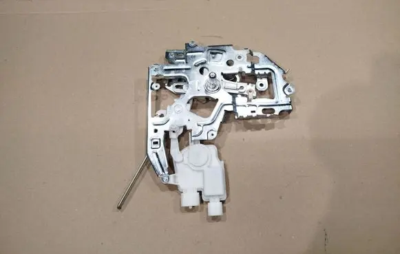 Renault Master III Rear door lock 906123257R