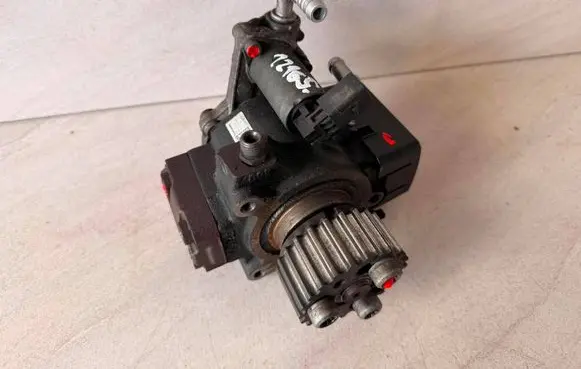 Volkswagen PASSAT B7 Fuel injection high pressure pump 03L130755A 03L130755AJ01