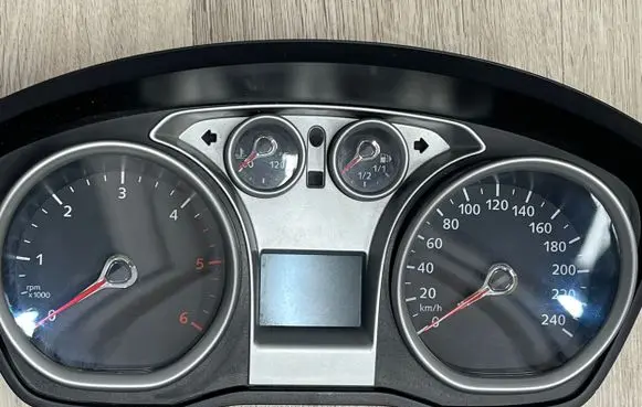 Ford Focus Speedometer (instrument cluster) 8V4T10849GK P8V4F10849GK