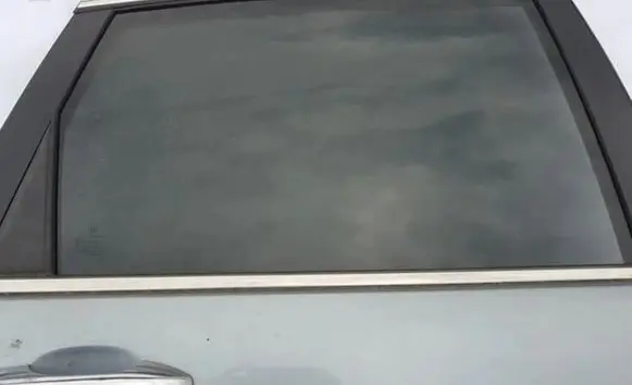 Honda CR-V Rear door window glass
