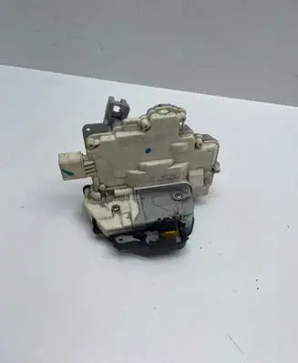 Audi A3 S3 8P Front door lock 4F2837015