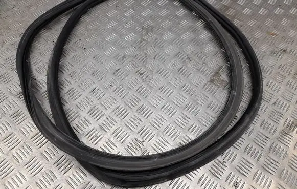 Porsche Macan (95B) Trunk rubber seal (body) 95B927705B