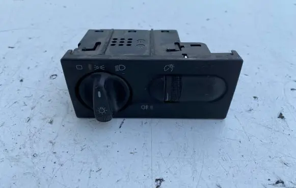 Volkswagen Golf III Light switch 1H6941531A