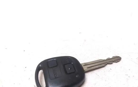 Toyota Avensis Verso Ignition key/card 