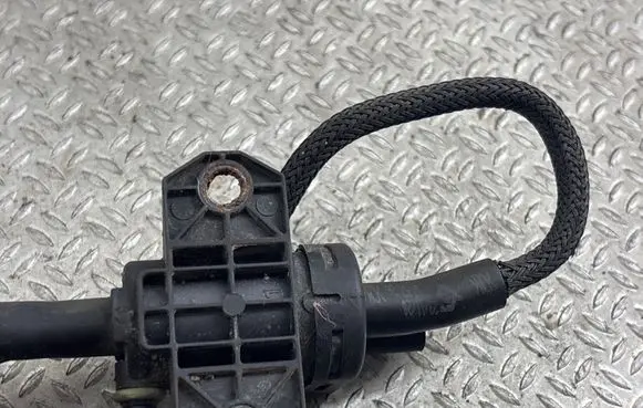 Citroen Berlingo Vacuum valve 9812031180