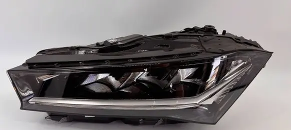 Skoda Superb B9 Headlight/headlamp 3P1941015