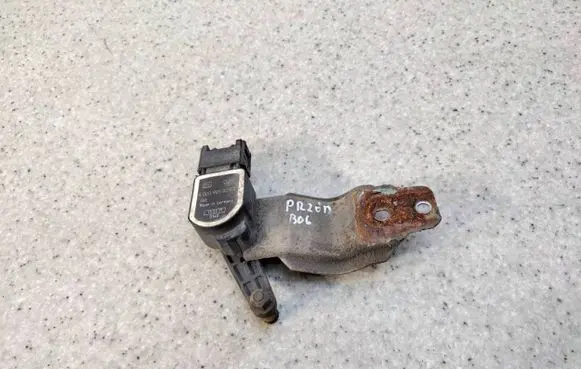 Mercedes-Benz SLK R172 Air suspension front height level sensor A0009050003