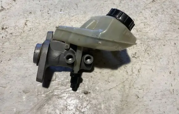 Master brake cylinder