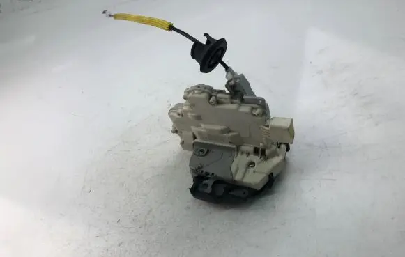 Audi A6 S6 C6 4F Coupe door lock (next to the handle) 4F0839016A