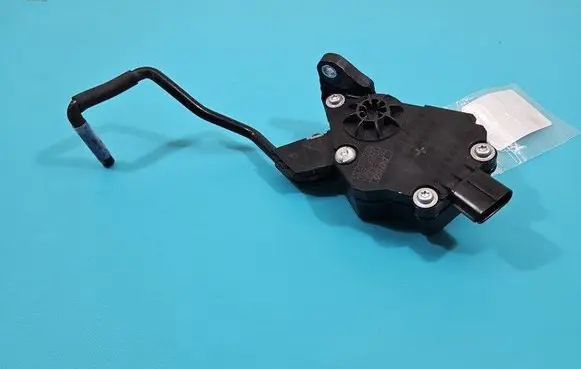 Accelerator throttle pedal