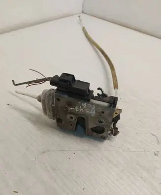 Audi A4 S4 B5 8D Front door lock 8D1837016C