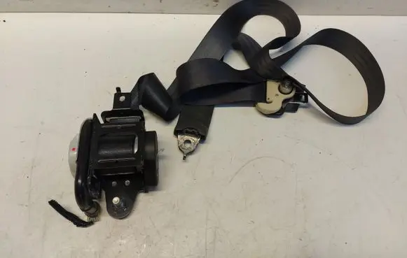 Honda CR-V Front seatbelt