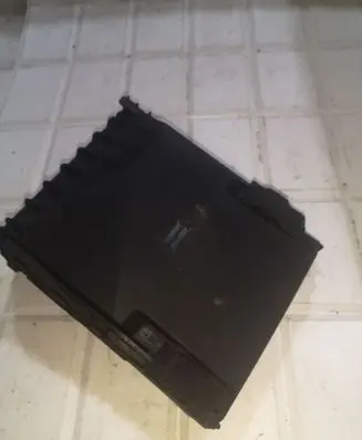 Volkswagen PASSAT B6 Fuse box cover 1K0937132F 017180061
