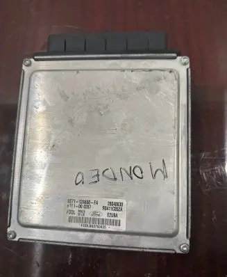 Ford Mondeo Mk III Engine control unit/module 6S7112A650FA R0411C052A