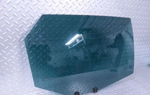 Citroen DS5 Rear door window glass 9687045280