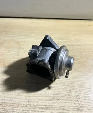 Volkswagen Golf Plus EGR valve 038129637D