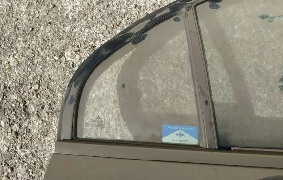 Mitsubishi Carisma Rear vent window glass 