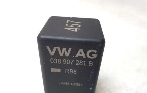 Audi A4 S4 B7 8E 8H Glow plug pre-heat relay 038907281B