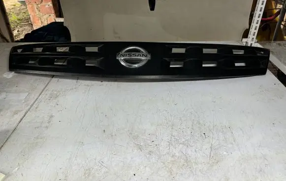Nissan Murano Z50 Front bumper upper radiator grill 62310