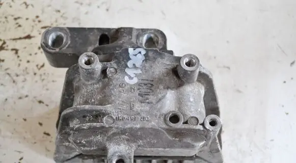 Skoda Yeti (5L) Engine mount bracket 1K0199262CR