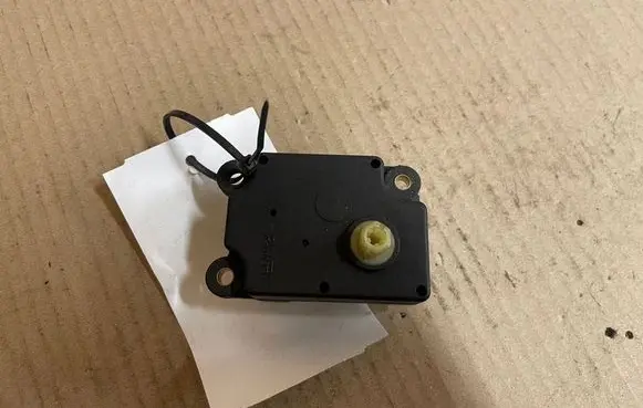 Volvo V70 Air flap motor/actuator 75622F 100103