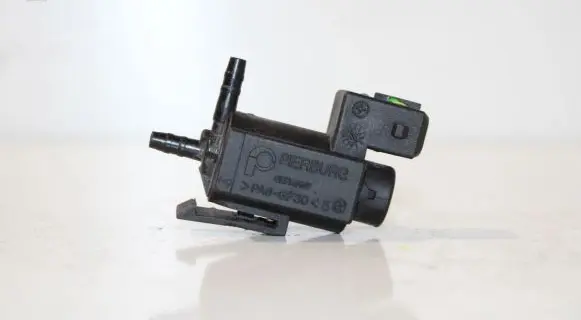 BMW 5 F10 F11 Turbo solenoid valve 7810831