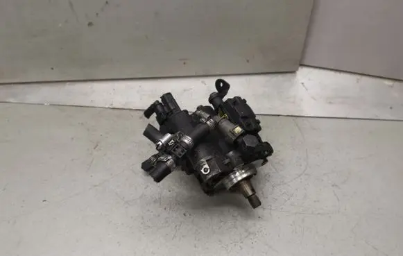 Ford Fiesta Fuel injection high pressure pump 9658176080 5WS40008
