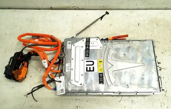 Voltage converter inverter