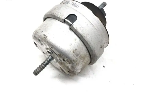 Engine mount vacuum valve