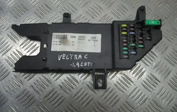 Opel Vectra C High voltage junction box 13181984