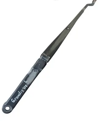 Mitsubishi Grandis Front wiper blade arm 8250A269