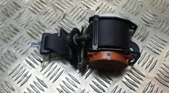 Middle seatbelt (rear)
