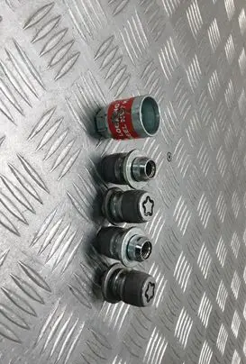 Mitsubishi Outlander Anti-theft wheel nuts and lock 