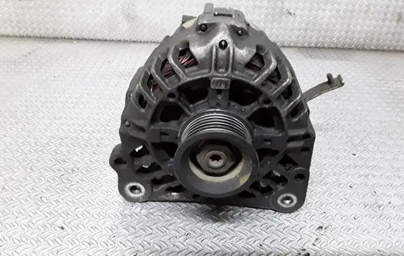 Volkswagen Polo Generator/alternator 03D903025J