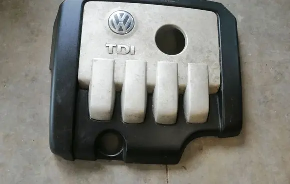 Volkswagen PASSAT B6 Engine cover (trim)