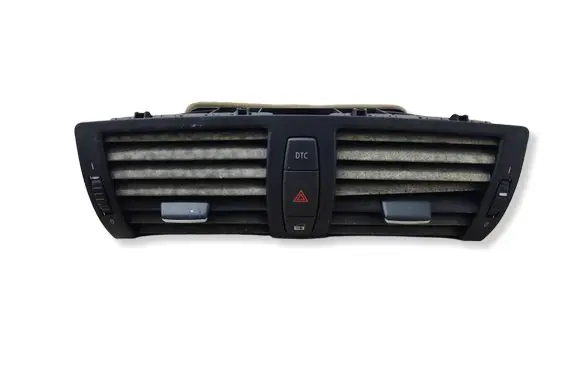 BMW 1 E82 E88 Dash center air vent grill 7059189