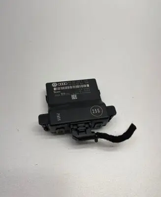 Audi A3 S3 8P Gateway control module 1K0907530P 1K0907951