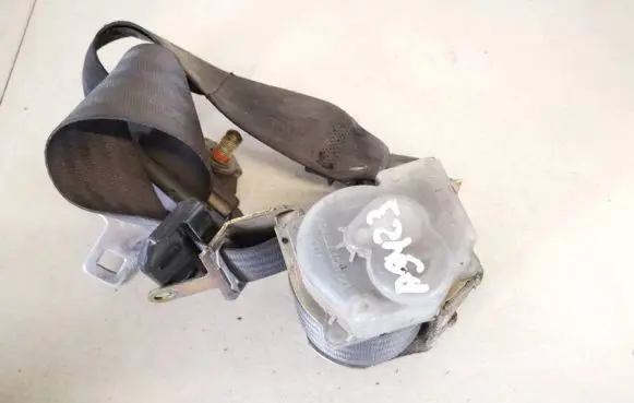 Mitsubishi Pajero Sport I Rear seatbelt 52316633